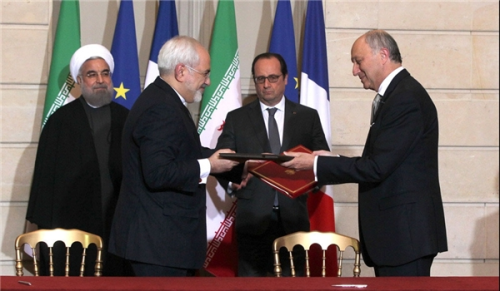Iran, France Ink 20 MoUs to Broaden Bilateral Ties 