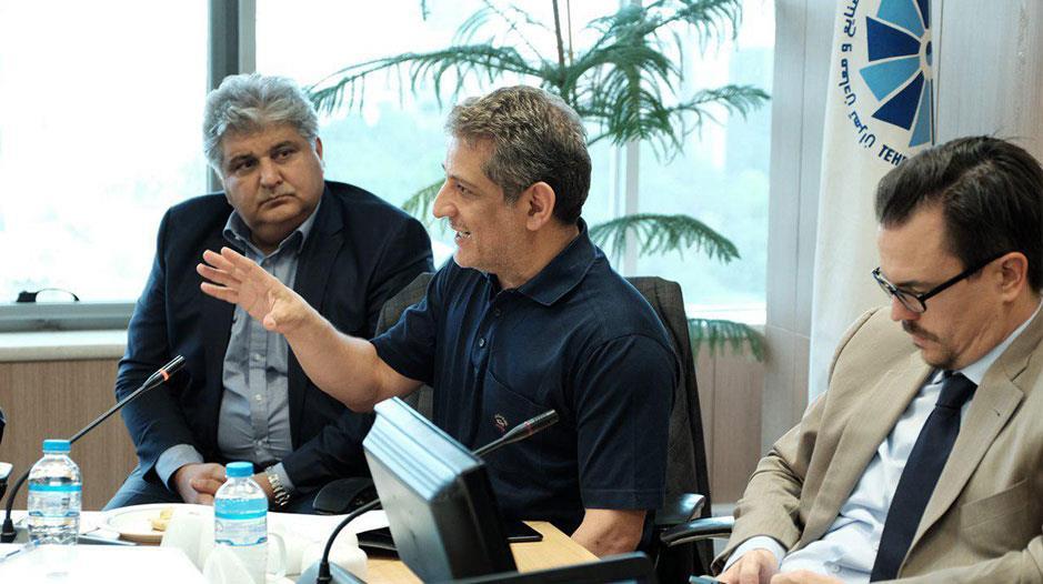  The meeting of the commercial board of France  with the heads of food industry unions 