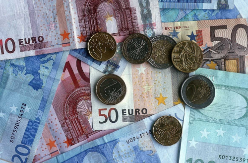 Iran Moving Into Positive Territory in Non Oil Market Financial Tribune Reported: